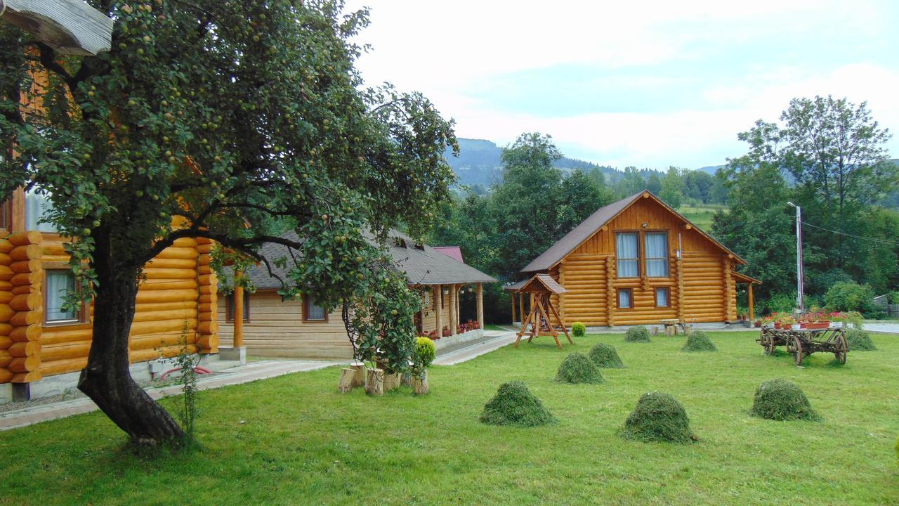Casutele Din Moisei Hotel Exterior photo